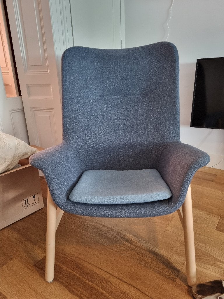 Blauwe fauteil of zitkamer stoel Ikea Vedbo, Ophalen, Hout, 100 tot 125 cm, Zo goed als nieuw