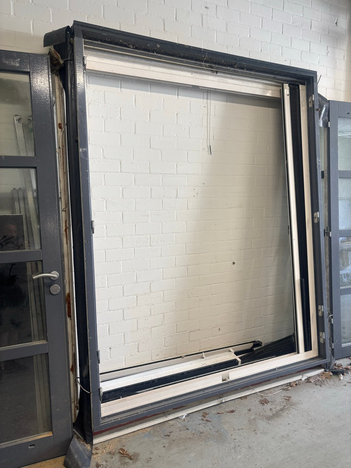 2x Hardhouten kozijn met dubbele deuren en beslag, Ophalen, Gebruikt, Buitendeur, Hout