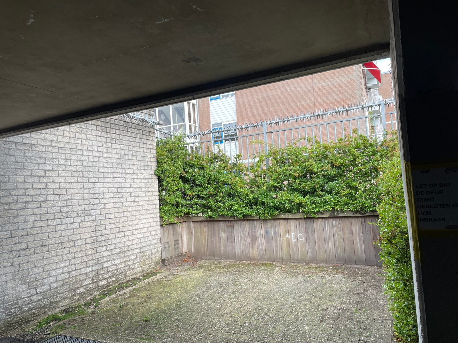 Afgesloten parkeerplaats kleine auto of motorfiets v.a. €30, Huizen en Kamers, Garages en Parkeerplaatsen, Rotterdam