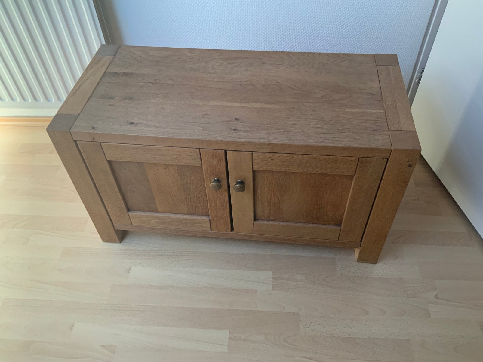Te koop massief eiken t.v. Kastje., Ophalen, Gebruikt, Eikenhout, 50 tot 100 cm
