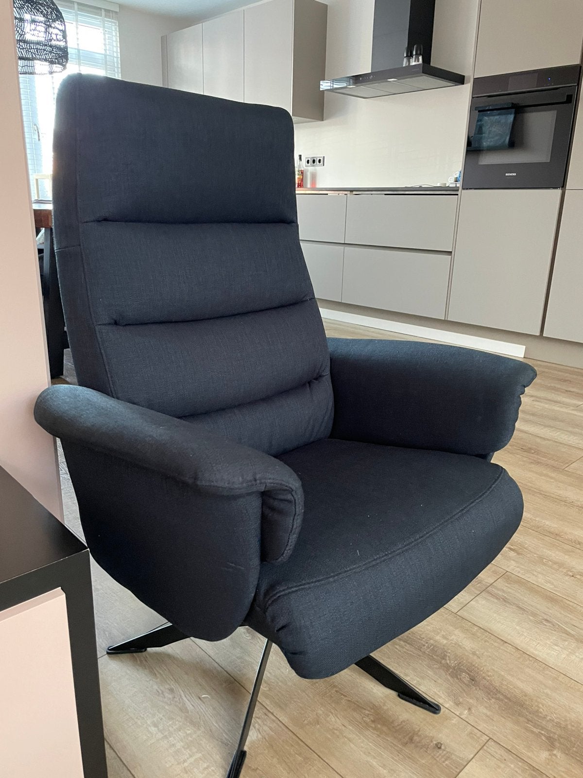 Draaifauteuil donkerblauw, Huis en Inrichting, Ophalen, Zo goed als nieuw, 75 tot 100 cm, 50 tot 75 cm