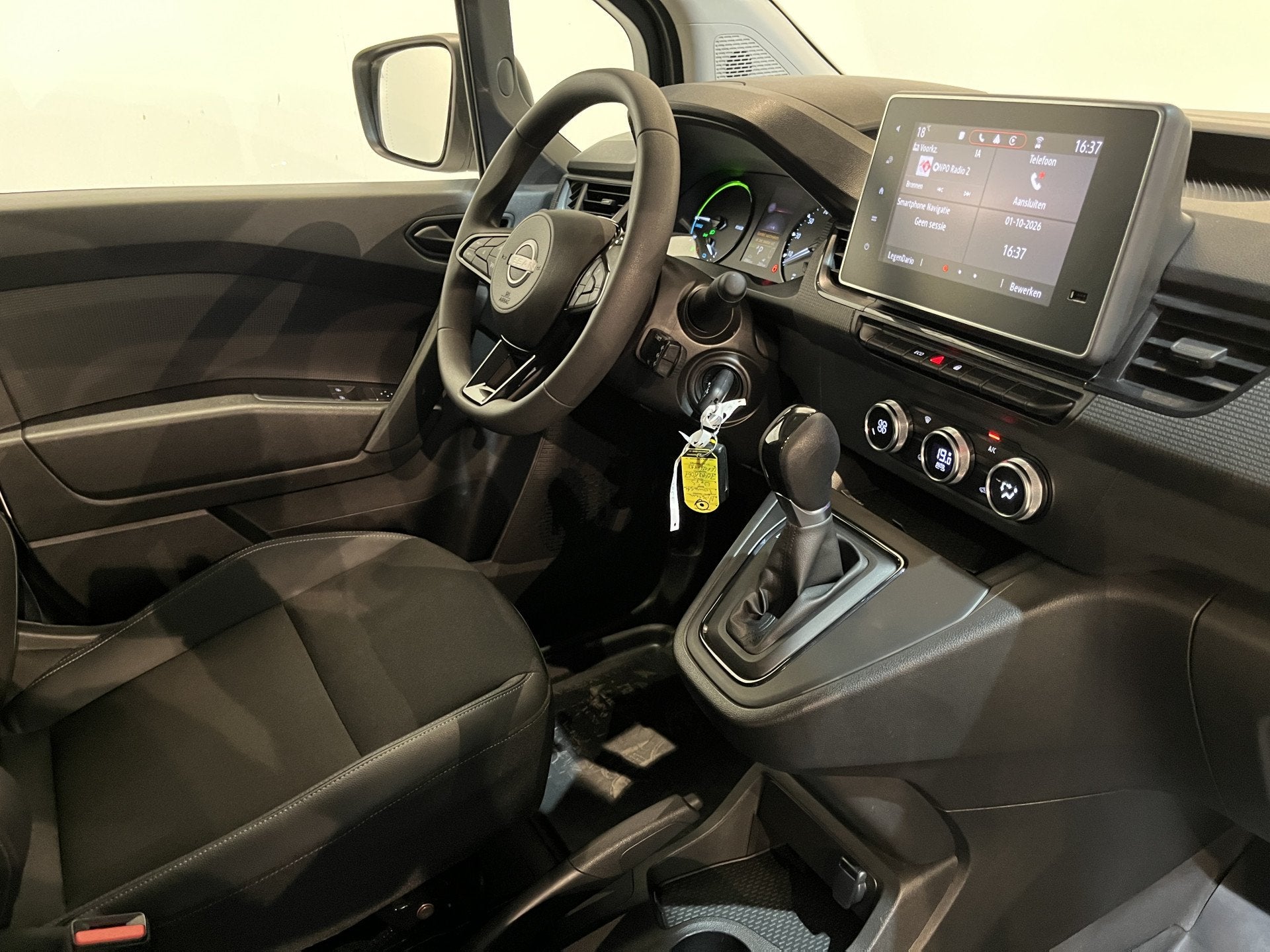 Nissan Townstar N-Connecta L1 44 kWh / 100% elektrisch ! / S, Auto's, 293 km, Stof, Gebruikt, Zwart