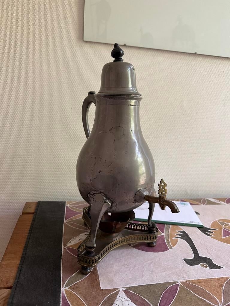 Antieke tinnen theeketel met kraan op standaard, Antiek en Kunst, Antiek | Tin, Ophalen