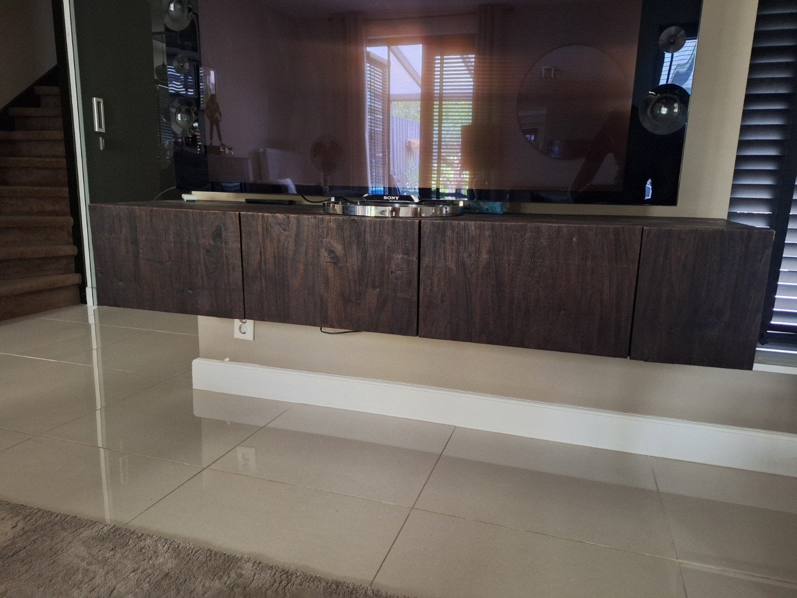 Strak Zwevend TV-meubel Goossens Teakhout – 175 cm, Huis en Inrichting, Ophalen, Zo goed als nieuw, Vrijstaande haard, Elektrische haard
