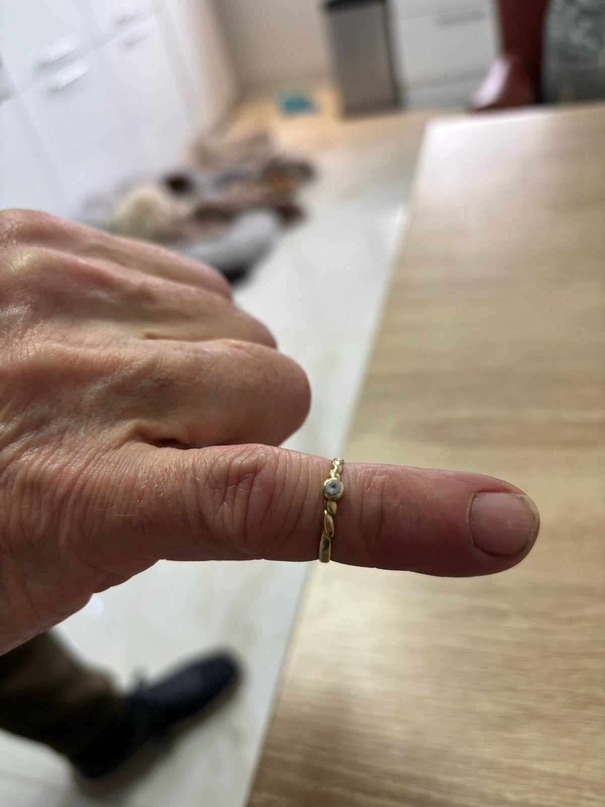 Gouden ring met zirkonia, Gebruikt, Ophalen of Verzenden, Kleiner dan 17, Dame