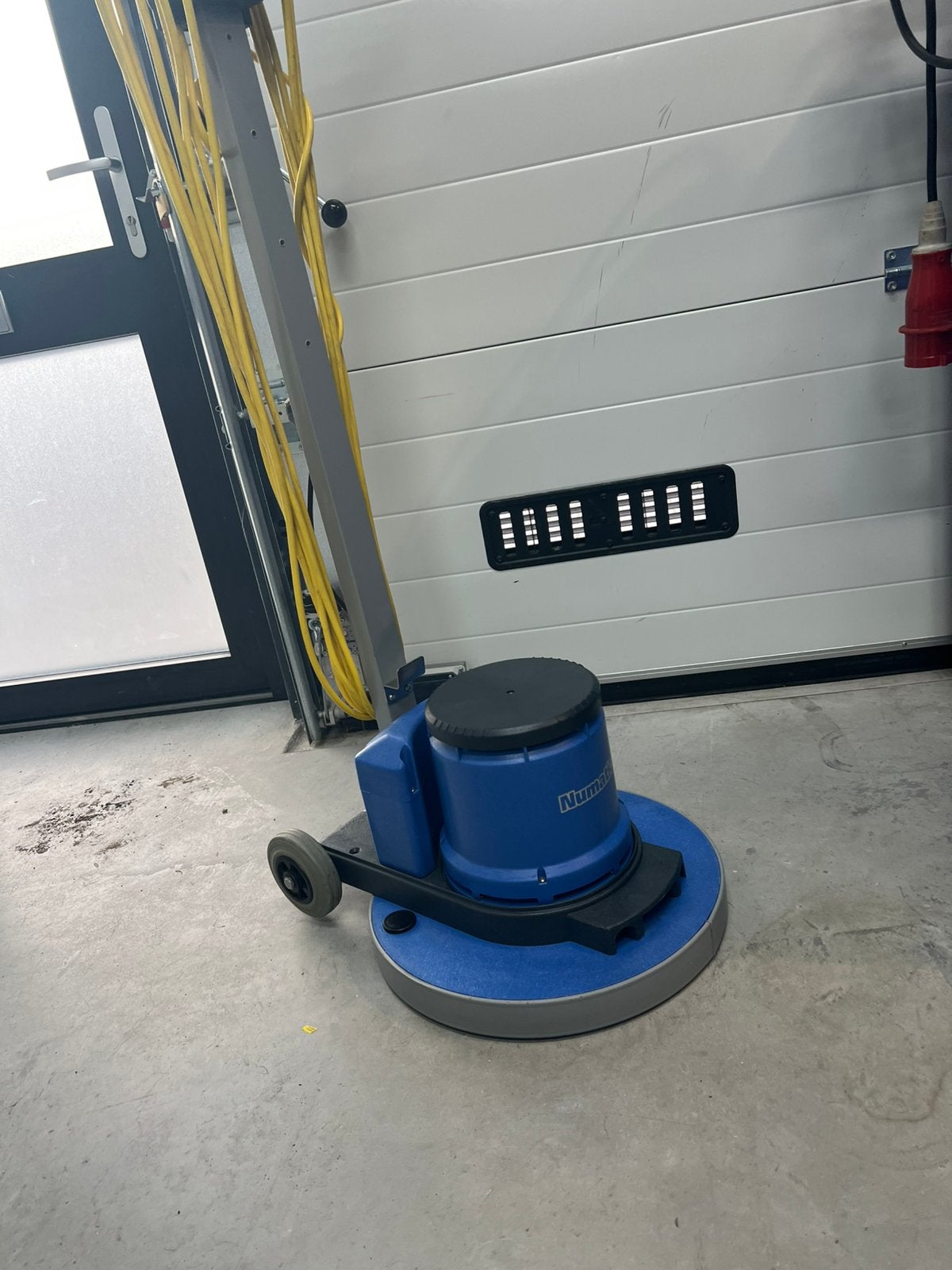 Numatic vloerschuurmachine,polijstmachine HFT 1535, Ophalen of Verzenden, Zo goed als nieuw, 1200 watt of meer, Bandschuurmachine
