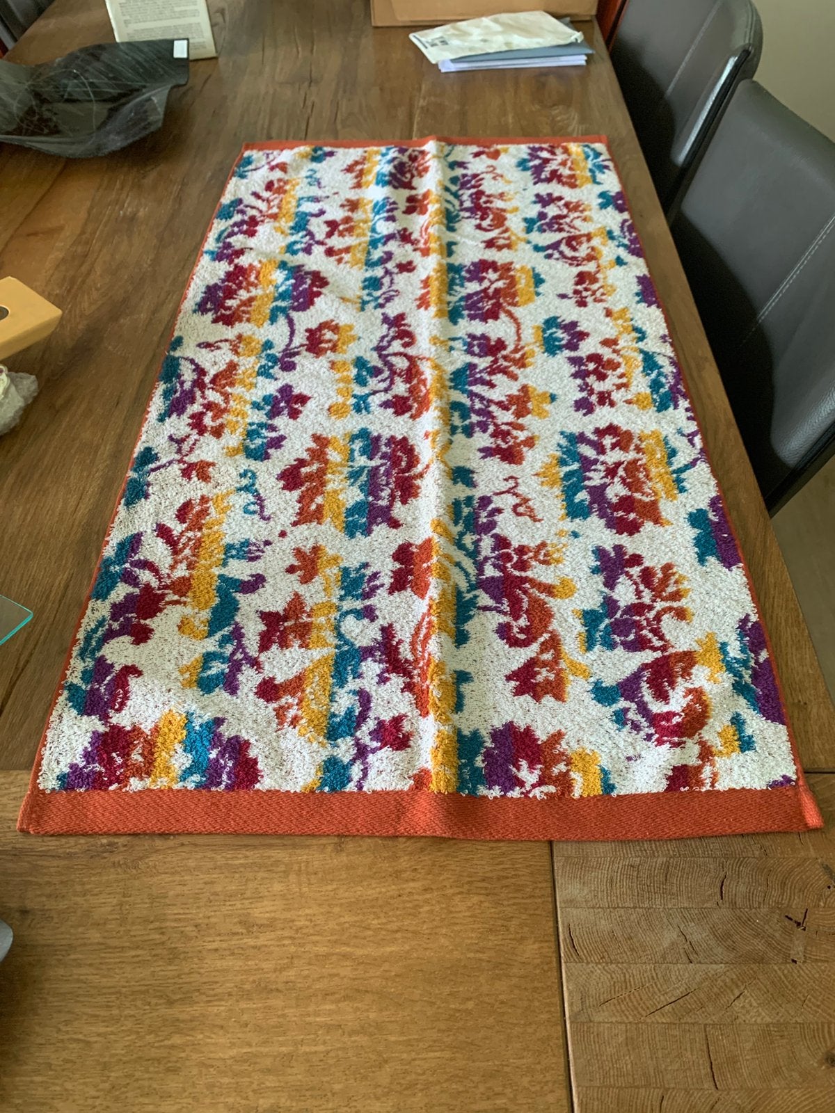 Nieuwe badhanddoeken Cinderella 100x50cm, Ophalen of Verzenden, Nieuw, Overige kleuren, Handdoek