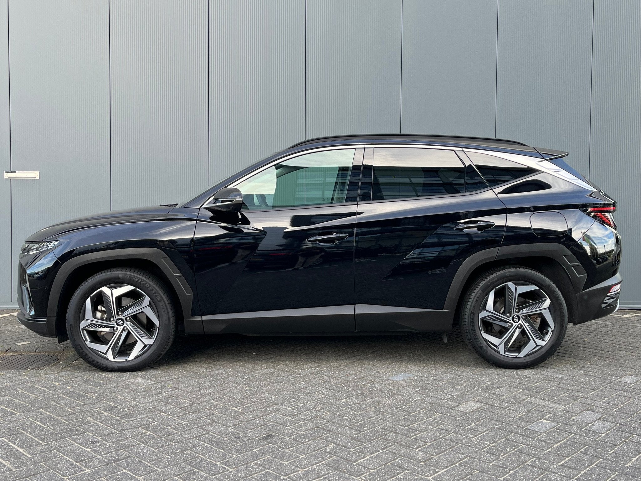 Hyundai Tucson 1.6 T-GDI 265pk PHEV Premium 4WD, Auto's, Gebruikt, 4 cilinders, Zwart, Bedrijf