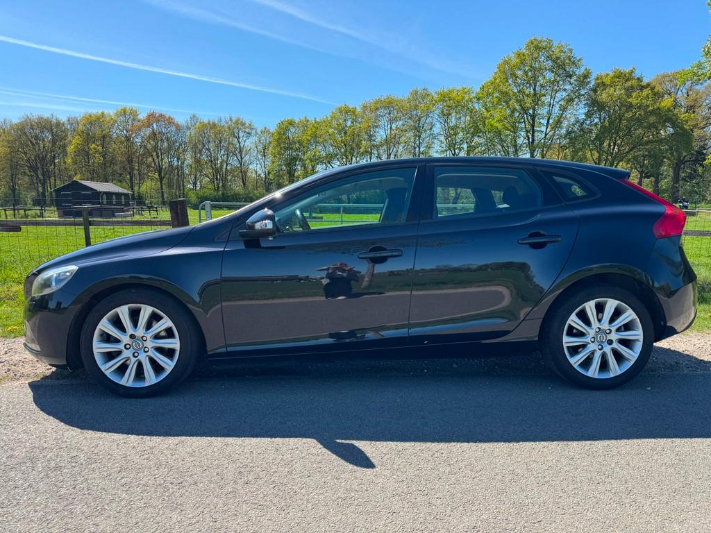 Volvo V40 1.6 D2 Kinetic AUTOMAAT|stoelverwarming|climate co, Euro 5, Stof, Gebruikt, Zwart