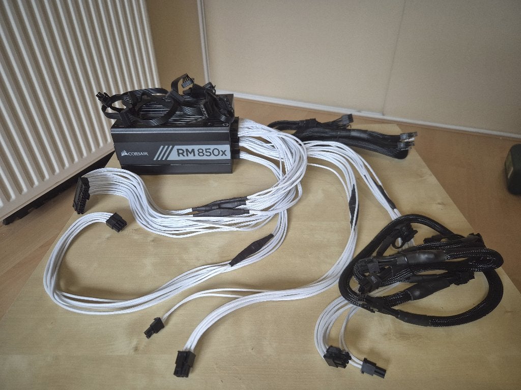 Corsair RM850x met sleeved kabel set, Computers en Software, Ophalen of Verzenden, Zo goed als nieuw