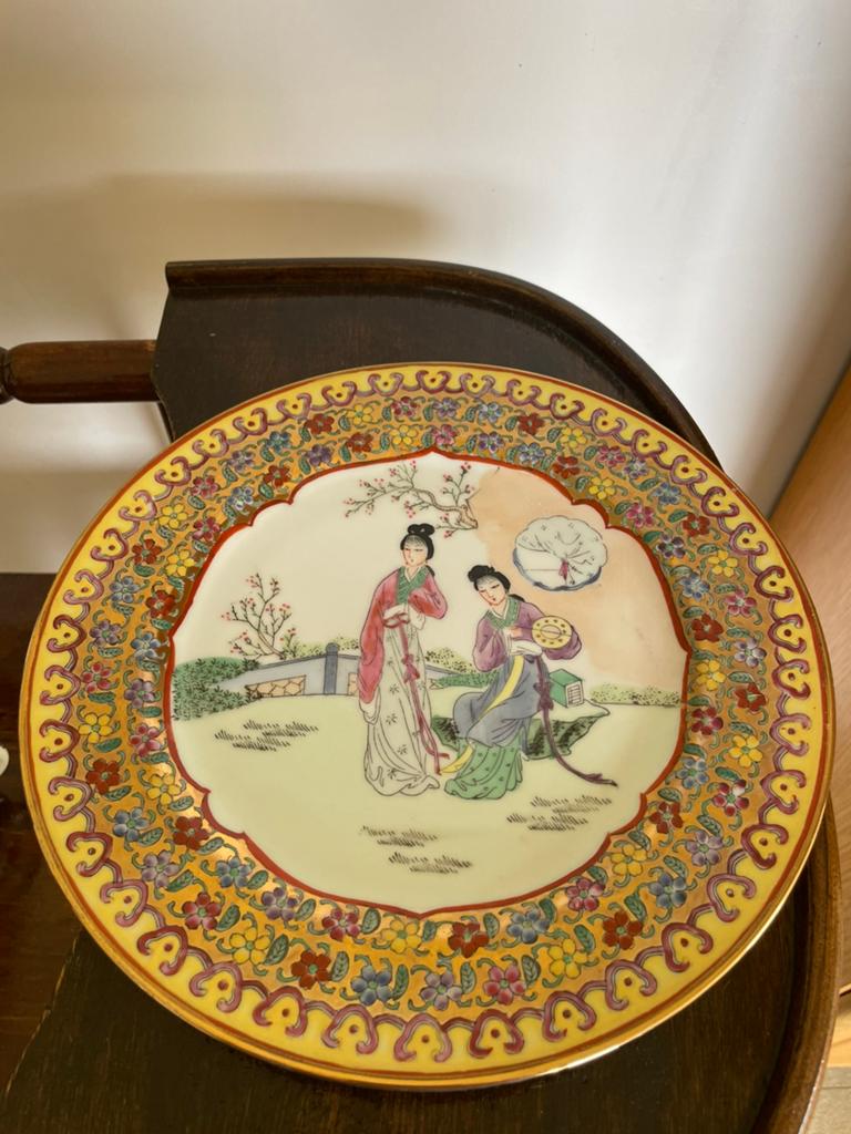 Decoratieve Chinese wandbord met dames en bloemen, Ophalen