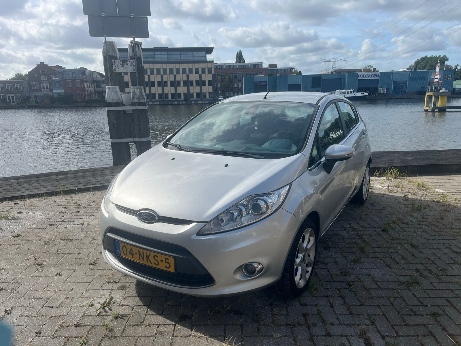 Ford Fiësta Titanium 2010 Zilver, Auto's, Voorwielaandrijving, Stof, Origineel Nederlands, Handgeschakeld