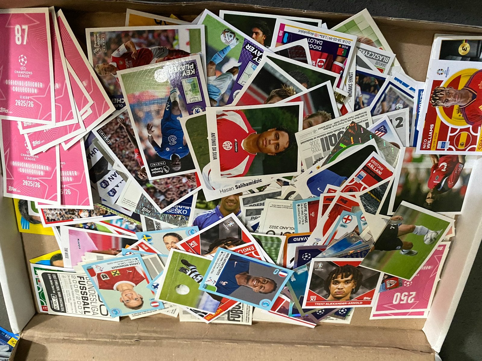 Panini en Topps voetbal stickers - ruim 650 stuks, Hobby en Vrije tijd, Stickers en Plaatjes, Ophalen of Verzenden, Gebruikt, Stickers en Plaatjes