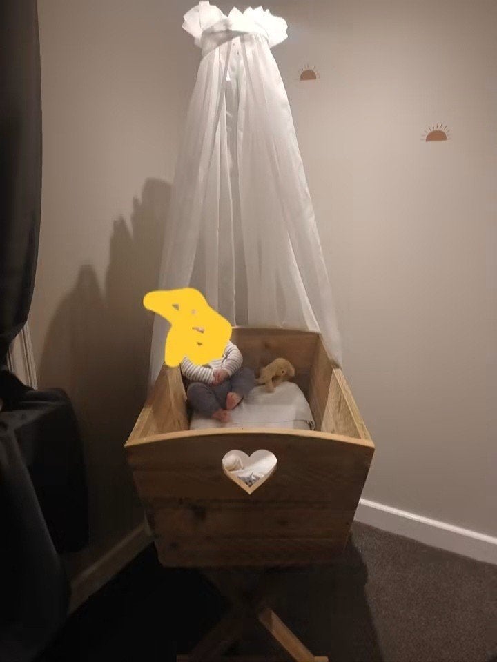 Steigerhouten wieg met hartje - Gebruikt met plezier, Ophalen, Gebruikt, Wieg