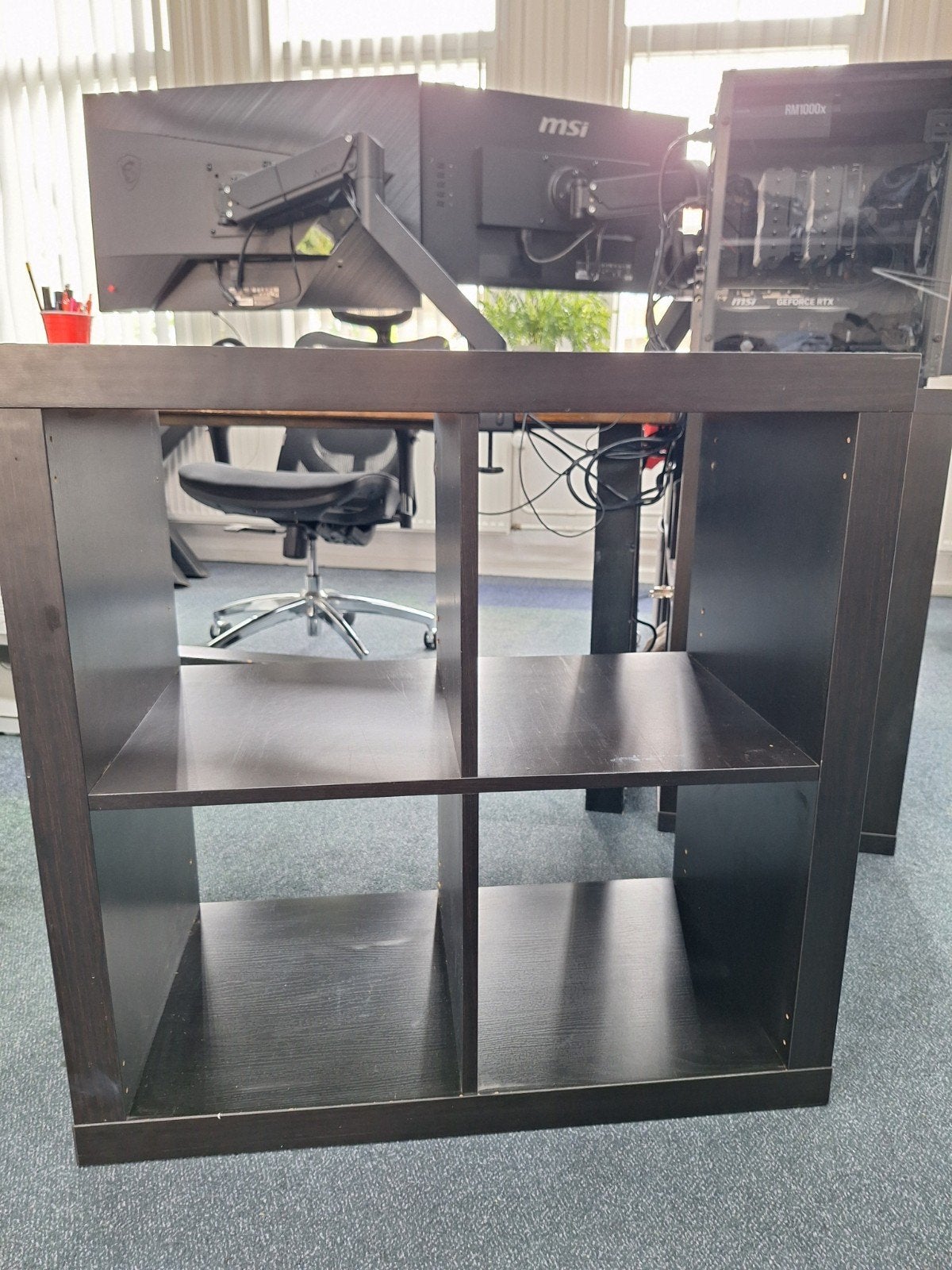 Kallax vakkenkastje  donkerbruin 2x2, Met plank(en), Gebruikt, Modern, Functioneel, Minder dan 100 cm