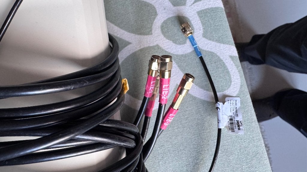 Peplink 5G Antenne en Router voor optimale connectiviteit, Computers en Software, Ophalen of Verzenden, Gebruikt, Router met modem