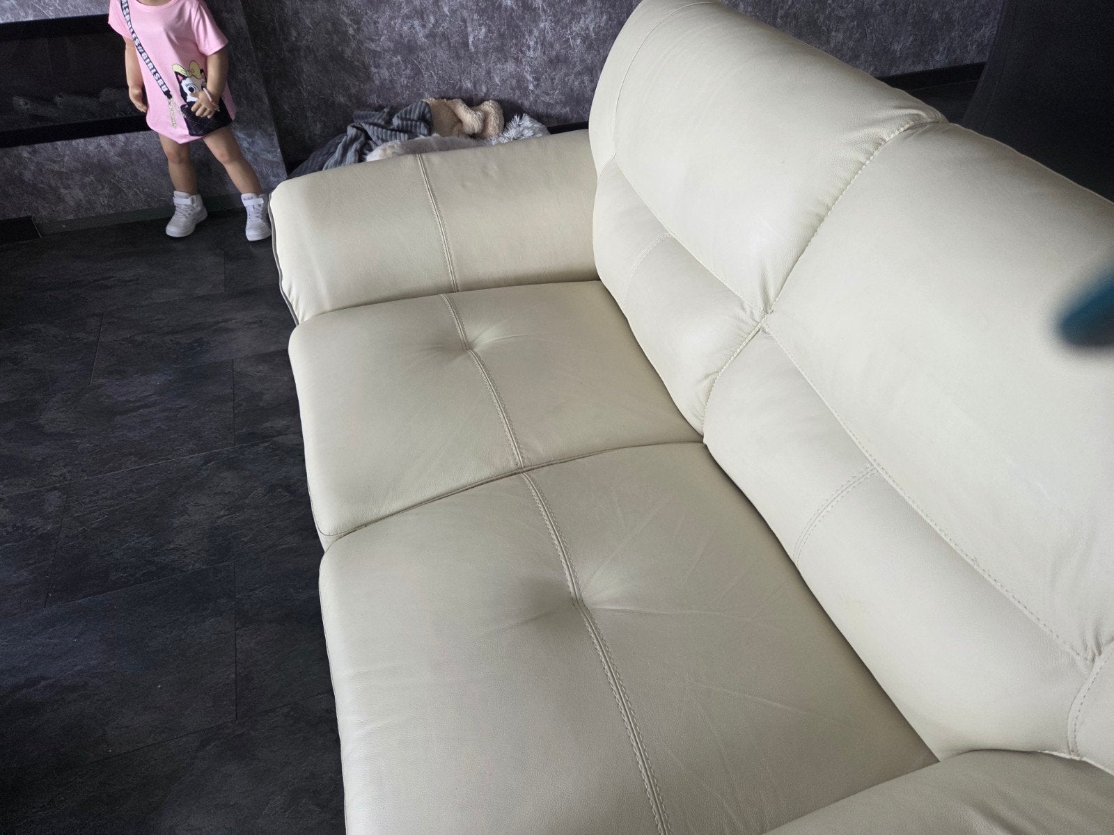 Mooi leer bankstel de kleur is crème net n jaar oud gaat weg, Ophalen