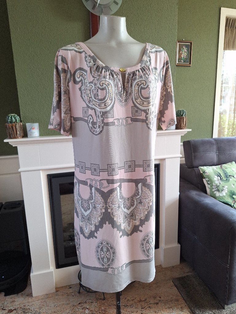 K-Design zacht roze licht grijze jurk XXL, Kleding | Dames, K-design, Verzenden, Maat 46/48 (XL) of groter, Zo goed als nieuw