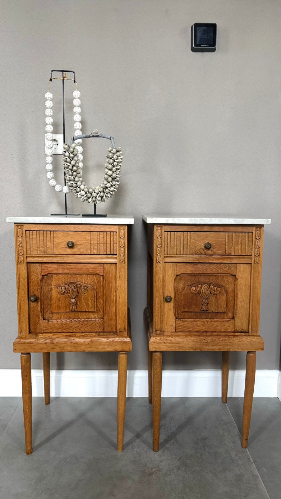 Set antieke nachtkastjes marmer, Huis en Inrichting, Ophalen, Zo goed als nieuw, Minder dan 45 cm