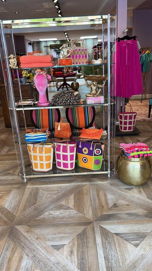 Luxe Acryl Display Kast met Gouden Details, Ophalen of Verzenden, Zo goed als nieuw