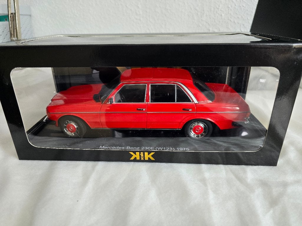 Mercedes-benz 230e w123 1975 1/18, Hobby en Vrije tijd, Modelauto's | 1:18, Ophalen of Verzenden, Nieuw, Auto, Overige merken