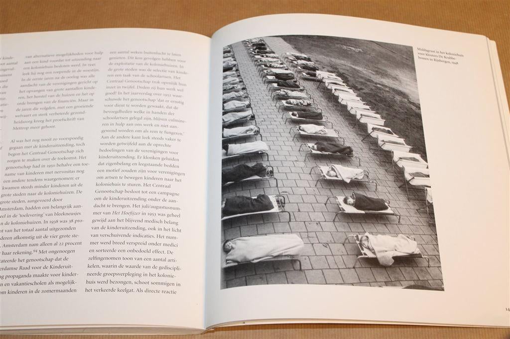 Bleekneusjes — Vakantiekolonies Nederland 1883-1970, Ophalen of Verzenden, Gelezen