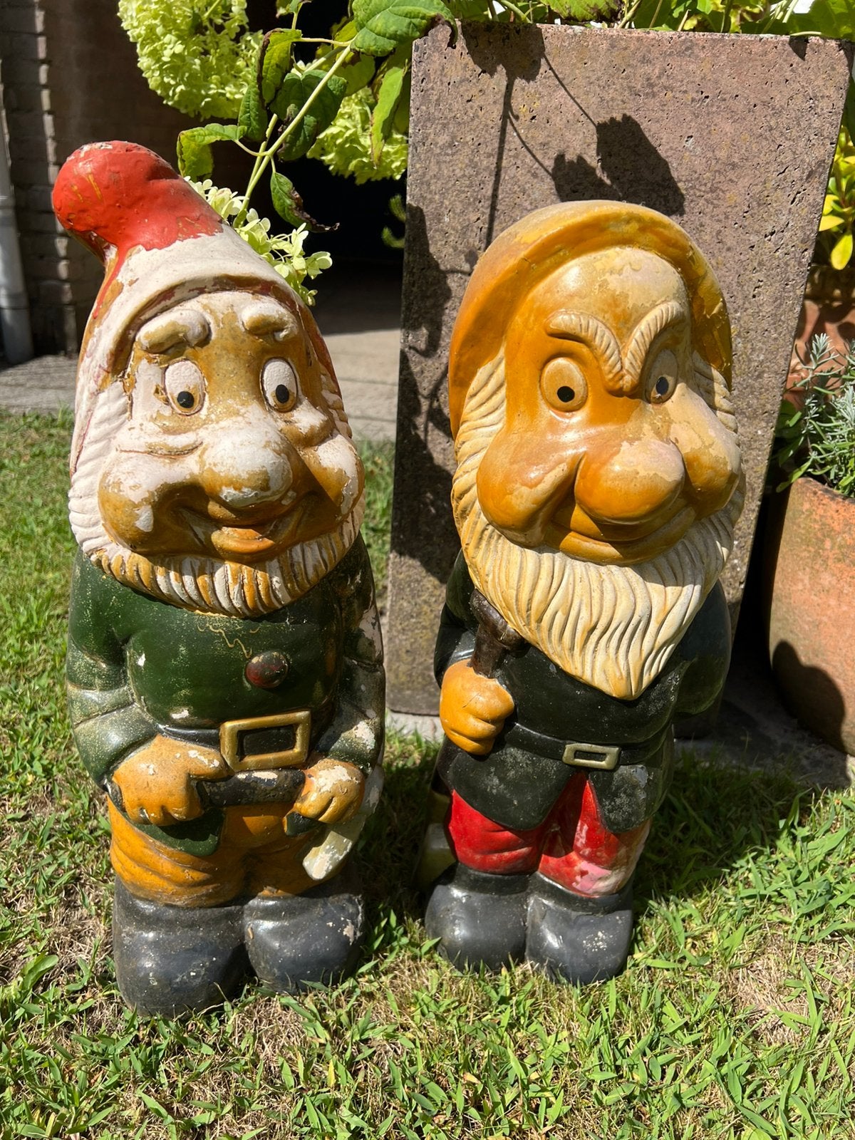 2 grote oude tuinkabouters, Ophalen of Verzenden, Gebruikt, Steen, Tuinkabouter