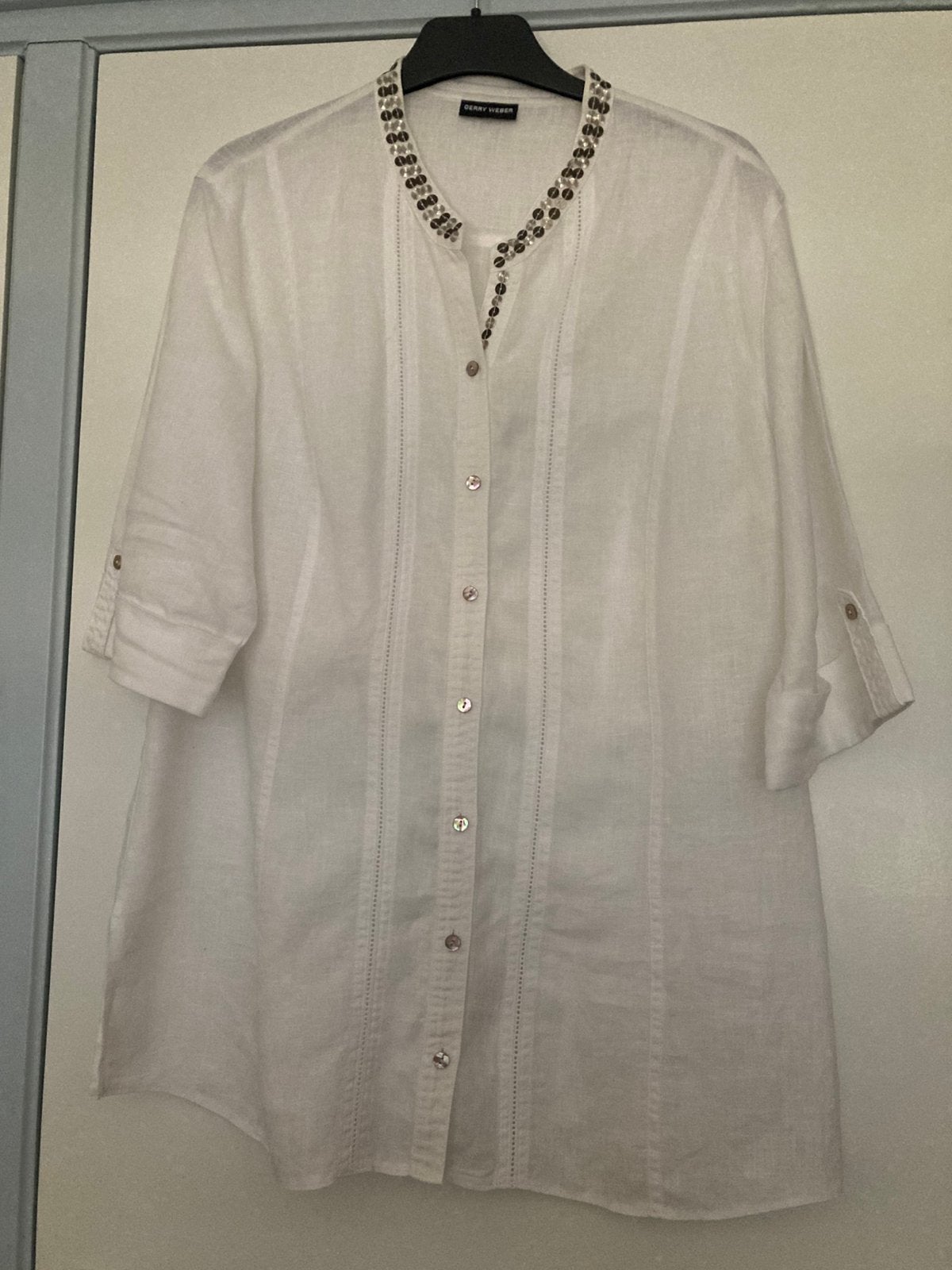 Gerry Weber witte bloes, langer model met splitjes, maat 40, Ophalen of Verzenden, Zo goed als nieuw, Maat 38/40 (M), Wit