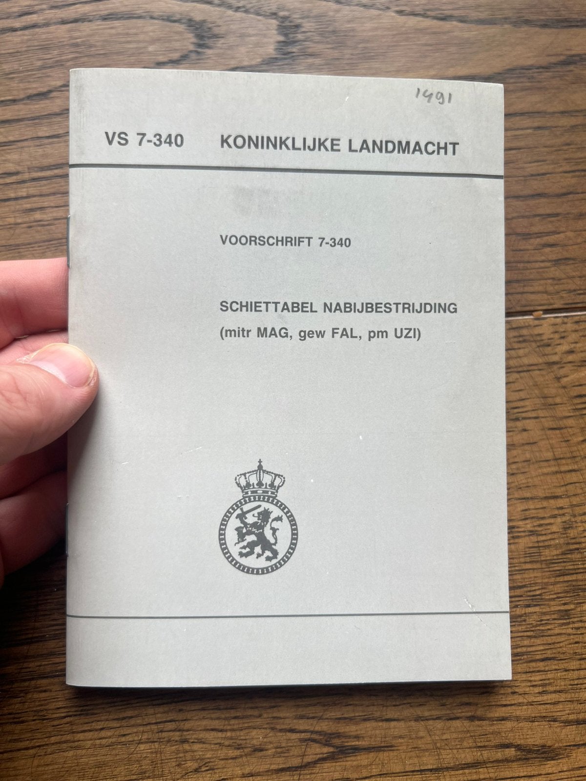 KL Defensie schiet tabel MAG FAL Uzi 9 mm pistoolmitrailleur, Verzenden, Nederland, Embleem of Badge, Landmacht