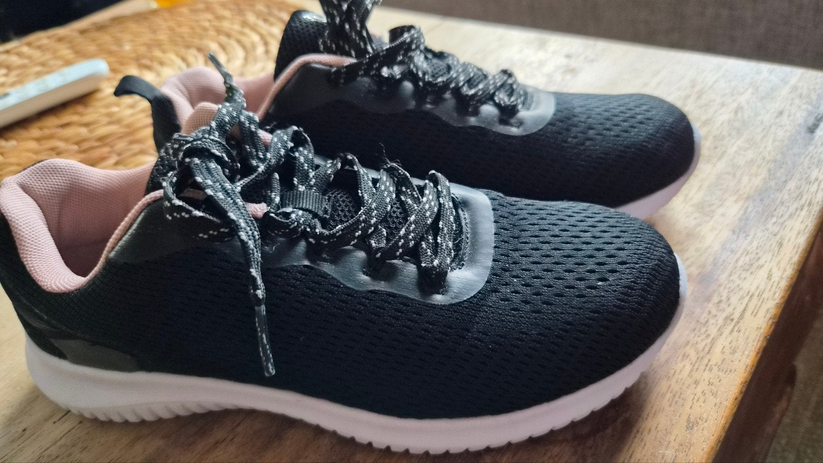 Zwarte sneakers met witte zolen mt 37, Ophalen, Zo goed als nieuw, Zwart, Sneakers of Gympen