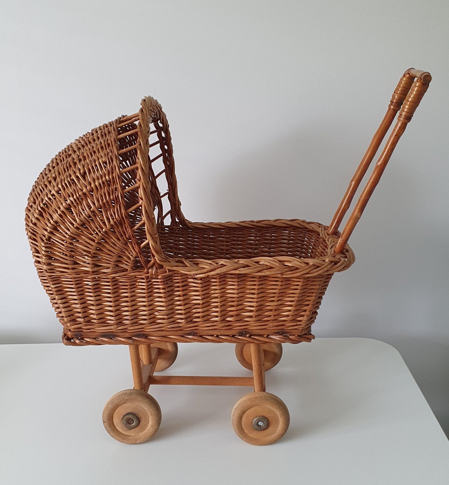 Vintage rieten poppenwagen (ca 45jr oud), uit de jaren 70-80, Ophalen