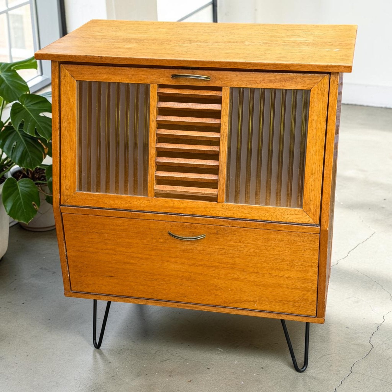 Vintage design dressoir dubbele klep | jaren 60 wandkast, Met klep(pen), Vintage, 50 tot 100 cm, Niet bekend