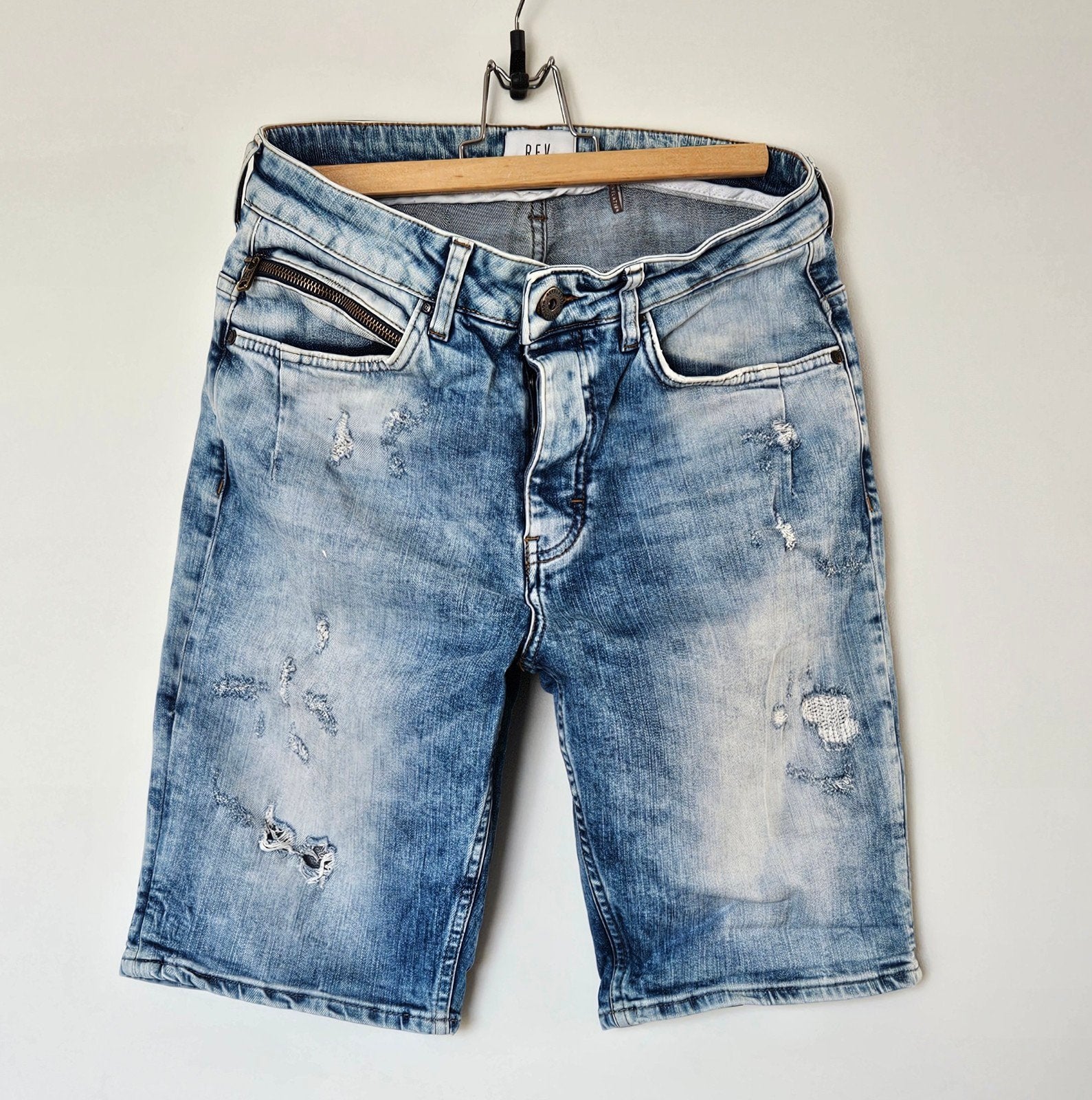 REV Revelation spijkerbroek shorts maat S, Blauw, W32 (confectie 46) of kleiner, Ophalen of Verzenden, Zo goed als nieuw