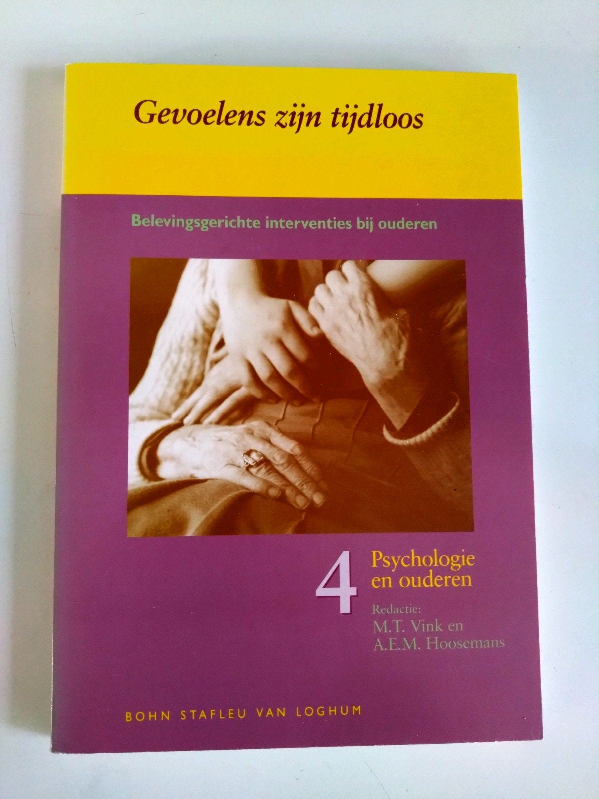 Gevoelens zijn tijdloos - Psychologie en ouderen, Maatschappij en Samenleving, Ophalen of Verzenden, Zo goed als nieuw, M.T. Vink en A.E.M. Hoosemans (Redactie)