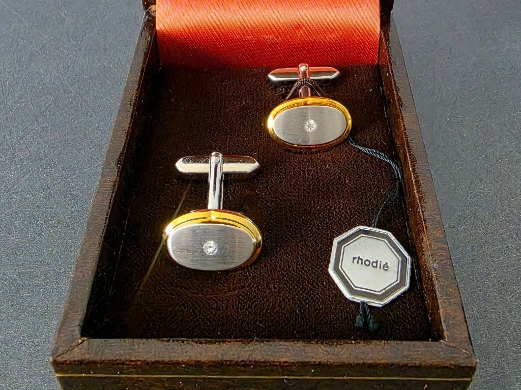 Ovale manchetknopen met goudkleurige rand en steentje, Ophalen of Verzenden, Zo goed als nieuw, Overige materialen, Verguld