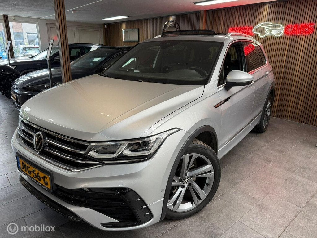 Volkswagen Tiguan 1.5 TSI 3x R-Line/ Pano / 360°Camera/ Vol, Auto's, Volkswagen, 15 km/l, 4 cilinders, 150 pk, 1446 kg