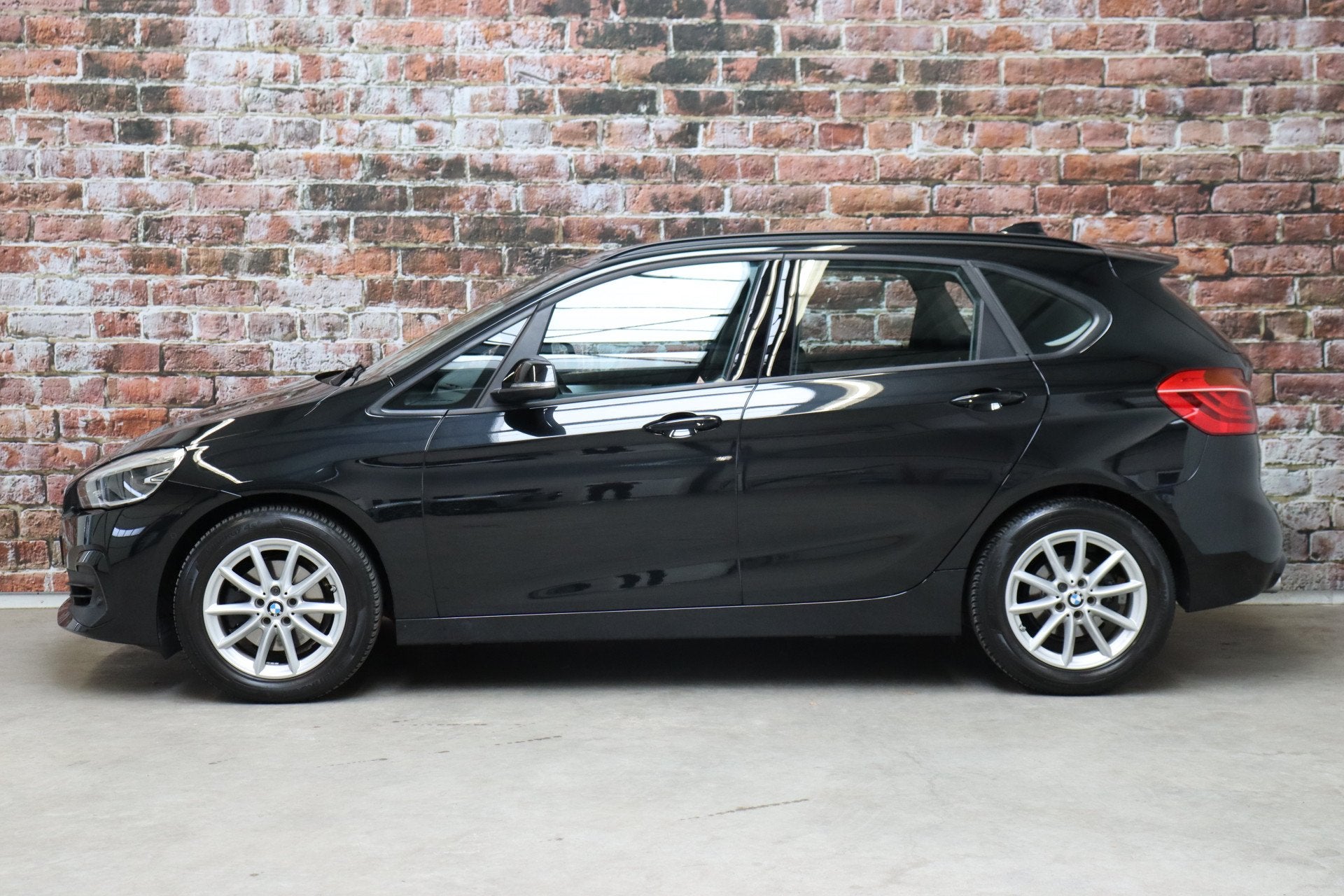 BMW 2 Serie Active Tourer 220i Executive Automaat / Navigati, 1998 cc, Gebruikt, Euro 6, Zwart