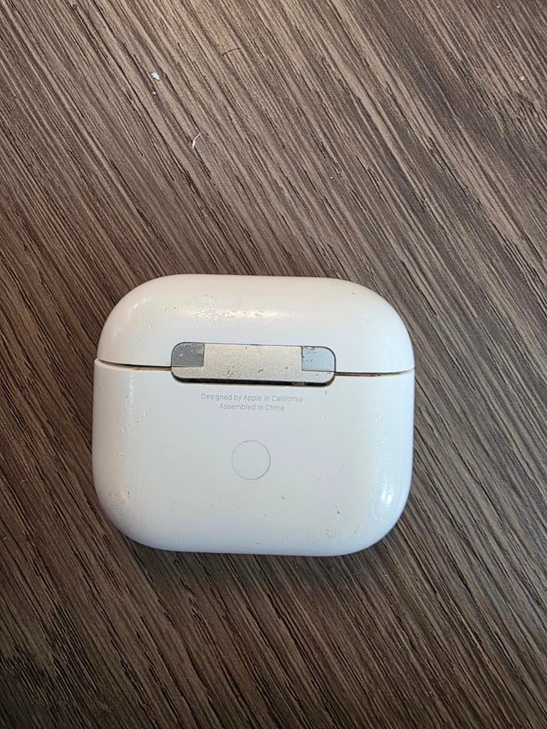 Apple AirPods Oplaadcase 3e Generatie - €50,-, Ophalen of Verzenden, Gebruikt, Voeding