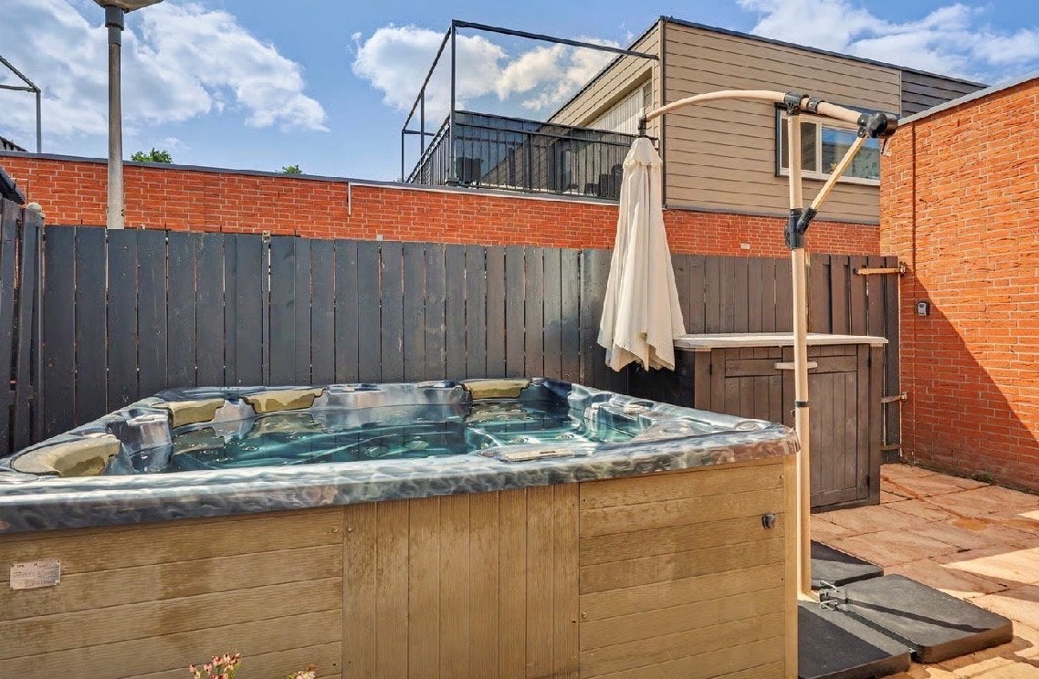 Jacuzzi 2.25x2.25 met kap, Gebruikt, 200 tot 300 cm, Overige typen, Vierkant