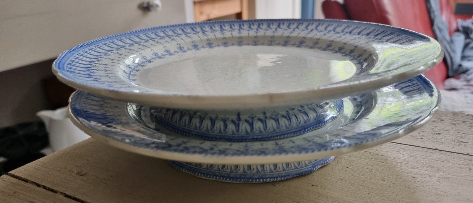 2 x bord op voet Limoges B en Cie porselein ca 1900, Antiek en Kunst, Curiosa en Brocante, Ophalen of Verzenden