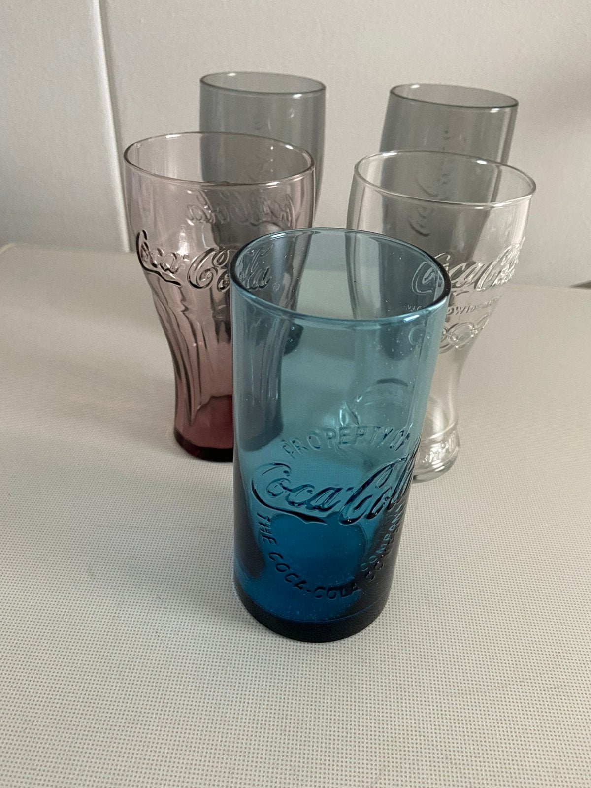 COCA COLA glazen 5 stuks 3 kleuren 4 modellen, Ophalen of Verzenden, Zo goed als nieuw, Frisdrankglas