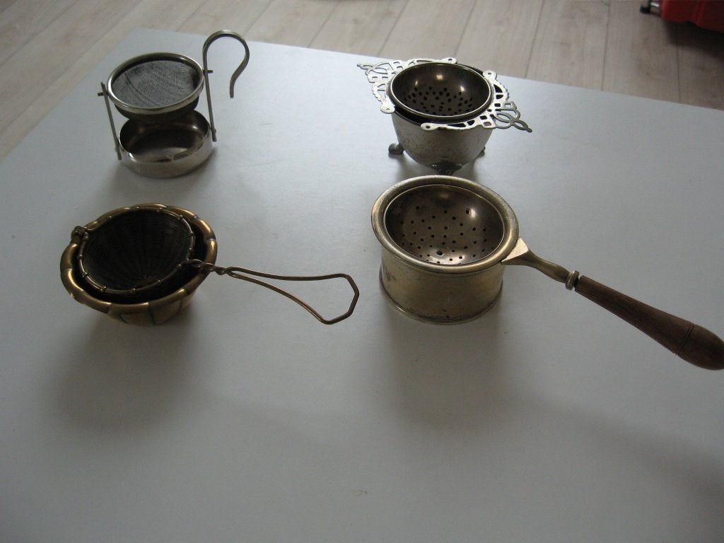 Bij die oude oma op zolder gevonden 4 oude theezeefjes15.00, Antiek en Kunst, Ophalen of Verzenden