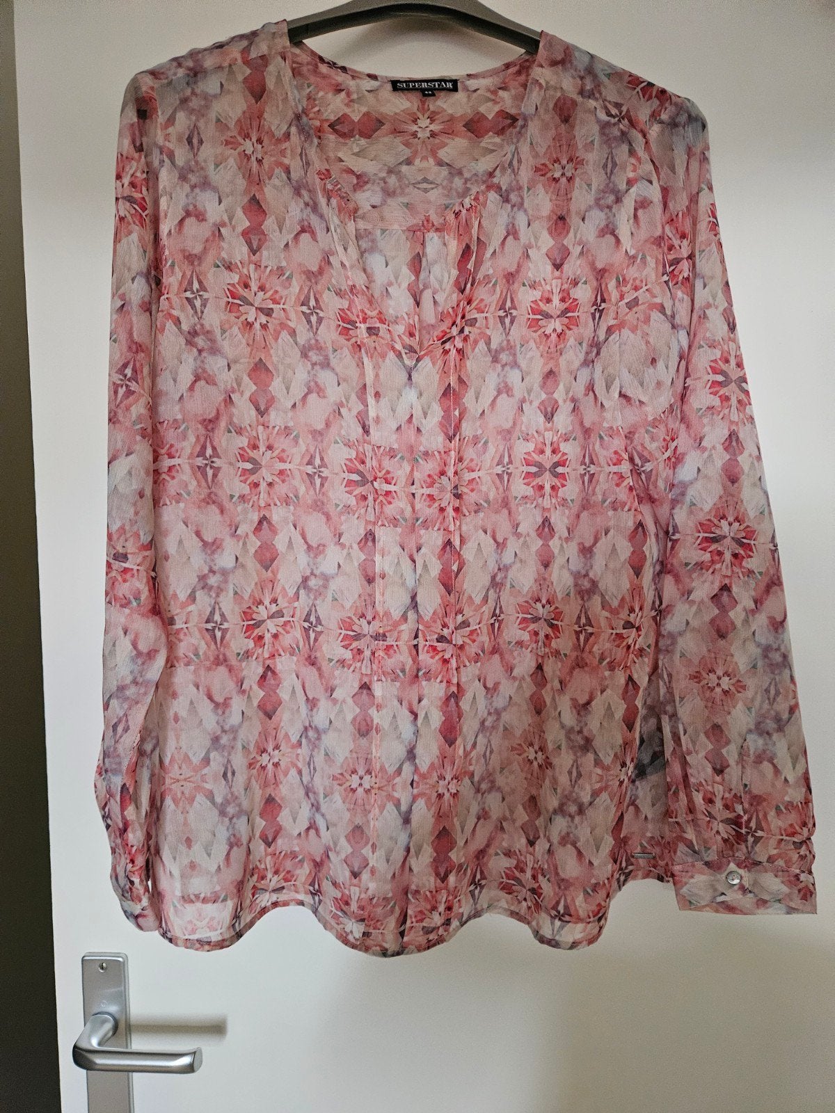 Mooie licht transparante blouse. Superstar. Mt 42, Ophalen of Verzenden, Zo goed als nieuw, Maat 42/44 (L)