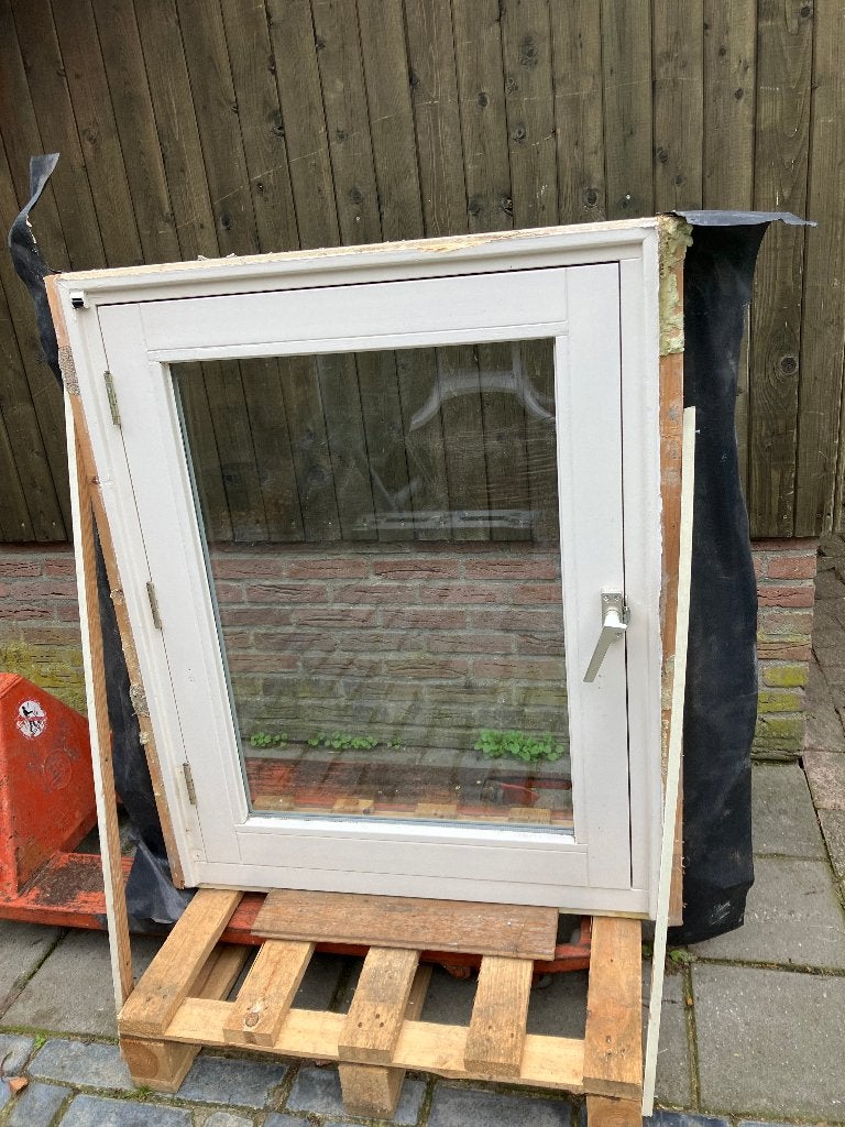Hardhouten kozijn met draairaam 85cmx110cm, Gebruikt, Raamkozijn, Inclusief glas, 75 tot 150 cm