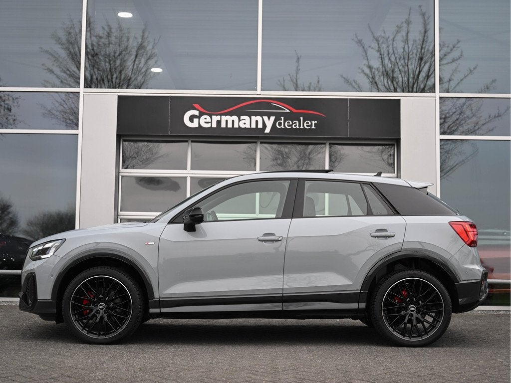 Audi Q2 35TFSI 150pk S-Line Pfeilgrau Pano B&O ACC Leder Vir, Auto's, Audi, 4 cilinders, Leder, Bedrijf, Zilver of Grijs