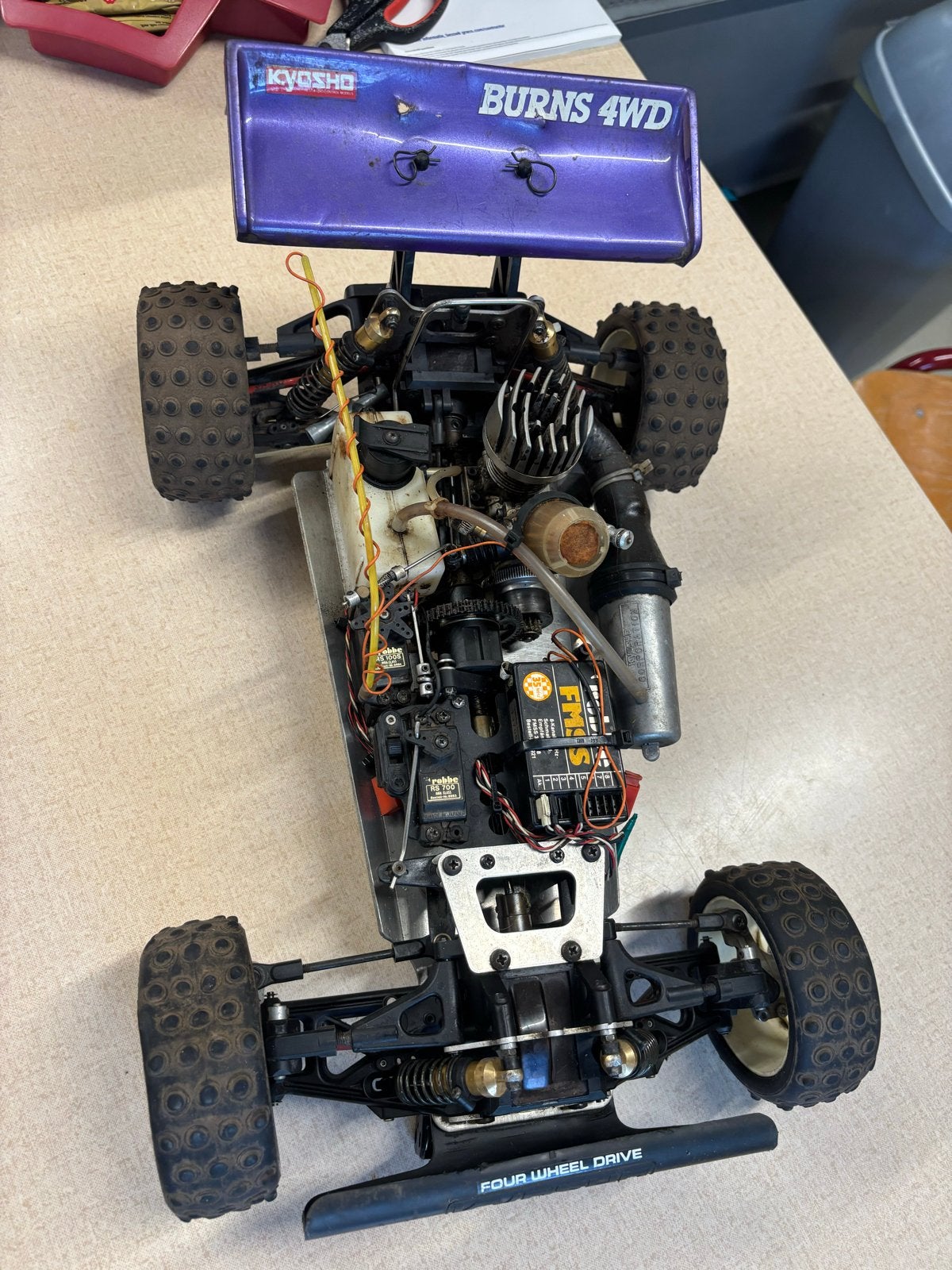 Kyosho Burns 4WD Nitro RC Auto met accessoires, Gebruikt, Verzenden, Auto offroad, Nitro