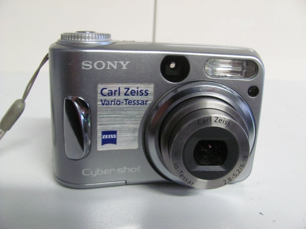 Sony Cyber-Shot ,DSC-S60 leuk vintage camera met 4.1mp, Ingebouwde flitser, 4 megapixels, Ophalen of Verzenden, Zo goed als nieuw