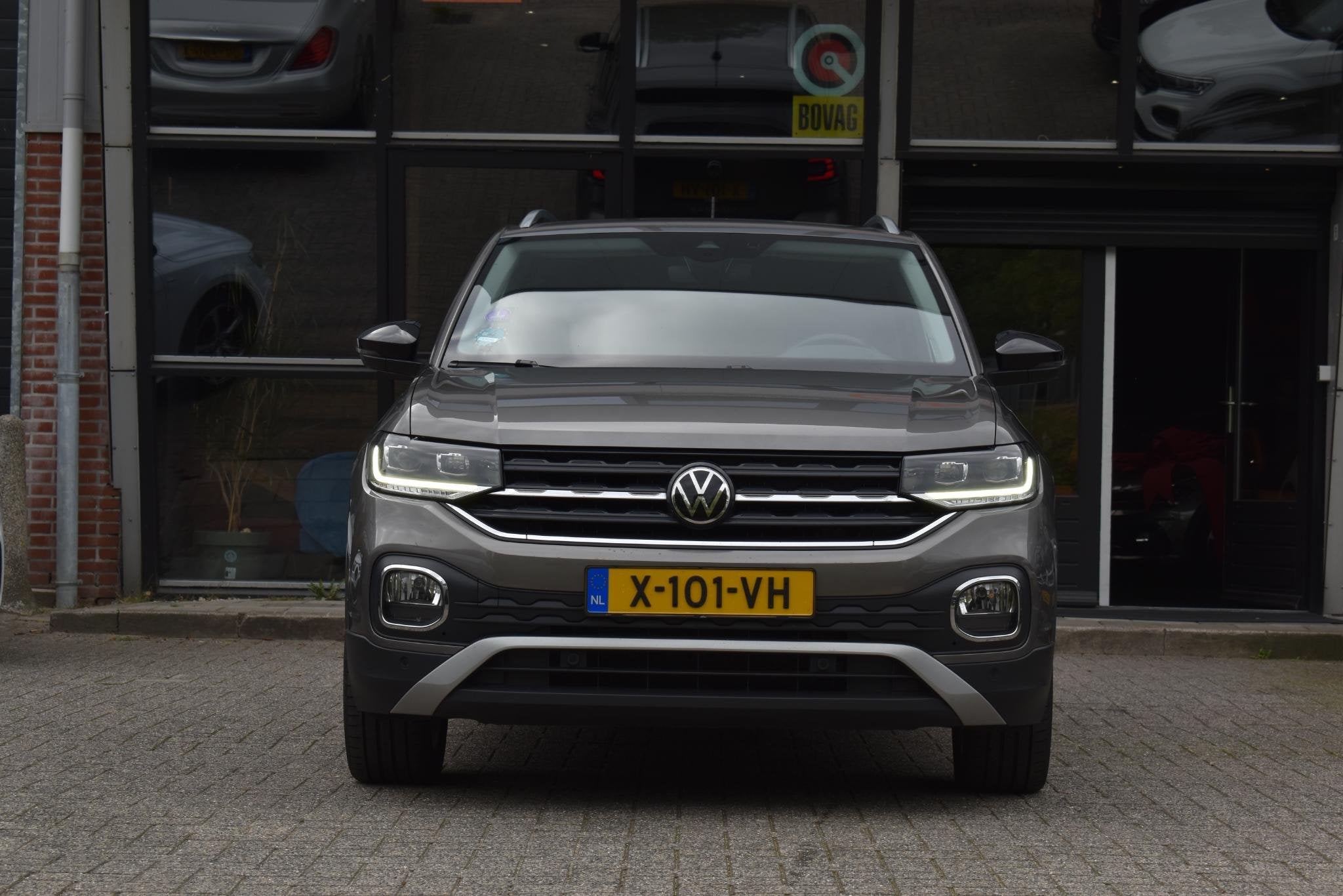 Volkswagen T-Cross 1.0 TSI Lane Camera Trekhaak, Auto's, Dealer onderhouden, T-Cross, Gebruikt, Met garantie (alle)