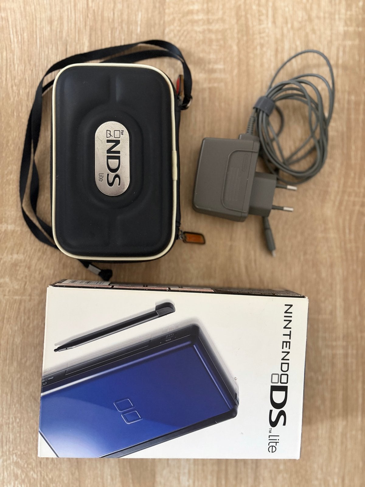 Nintendo DS Lite, Spelcomputers en Games, Verzenden, Zwart, Niet werkend, Met beschermhoes of tas