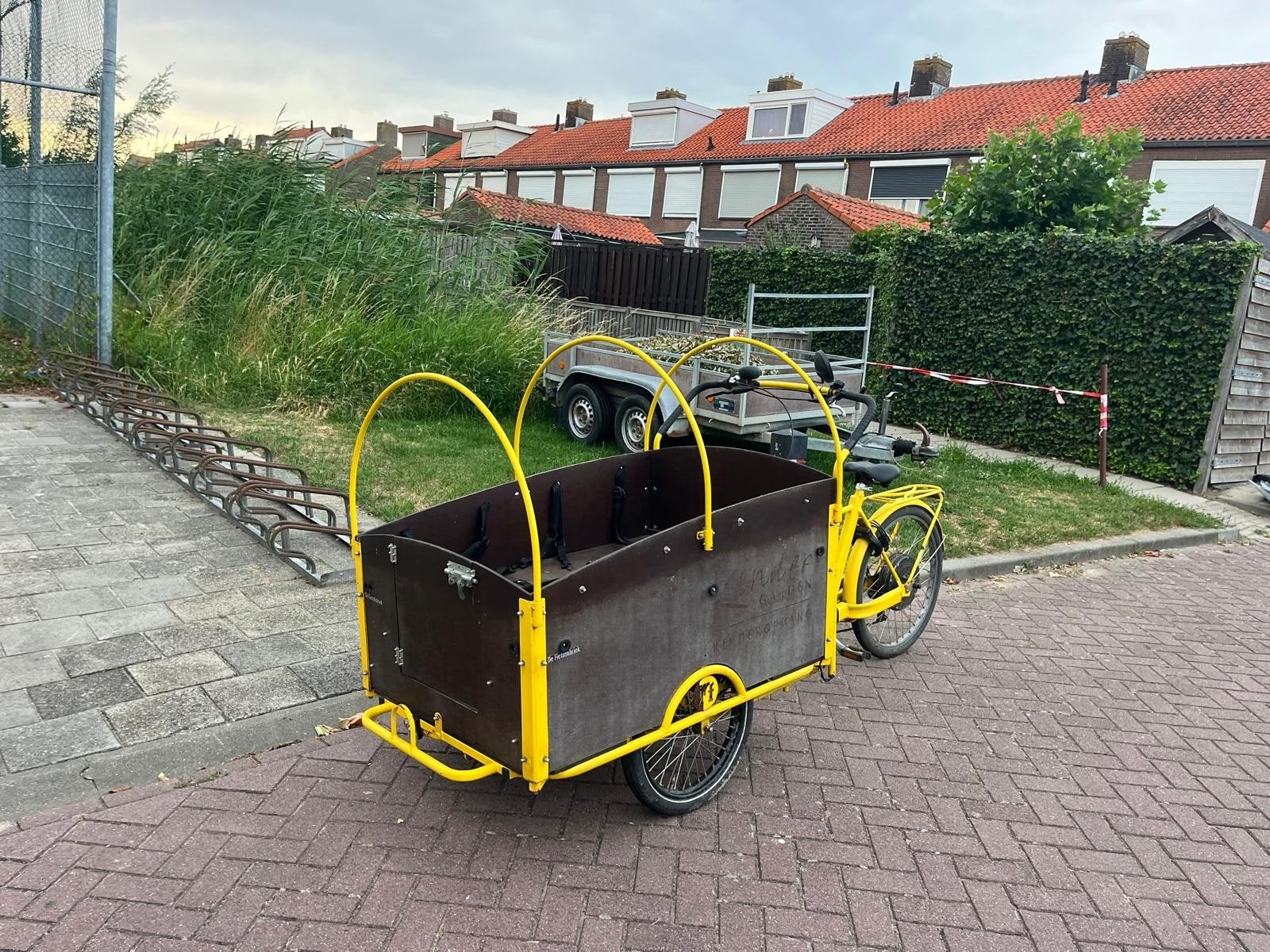 Elektrische bakfiets met huif - Geel, Ophalen, Gebruikt, 4 kinderen of meer, Huif